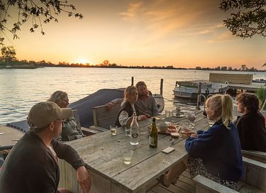 Holiday home right on the water with jetty - 19