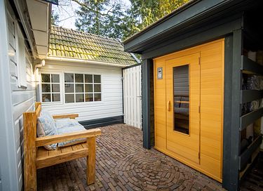 Nature cottage with private sauna in Laren - 3