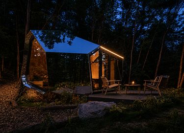 Romantic mirror-themed cottage with a hot tub - 10