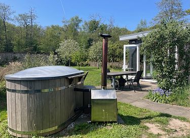 Spend the night in an orangery with hot tub - 28