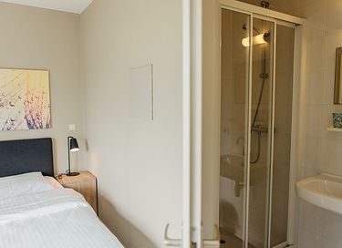 Haus mit Anlegestelle an einem friesischen See - 15