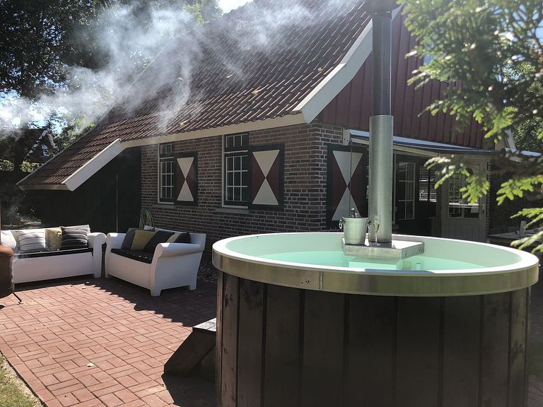 Vacation home with sauna and hot tub for 4 - 1