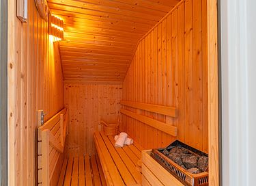 House with hot tub and outdoor shower - 19