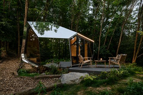 Romantic mirror-themed cottage with a hot tub - 2