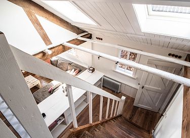 Authentieke stal met kerkelijke balken - 6
