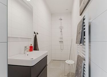 Logement de vacances moderne au bord de l'eau - 16
