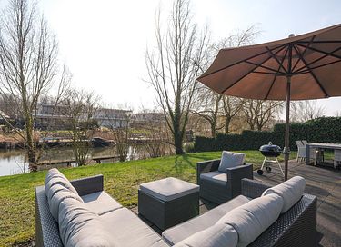 Maison moderne avec ponton au bord de l'eau - 4