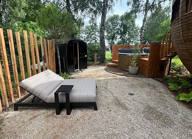 Chalet design avec bain à remous, sauna et terrasse sur le toit - 20