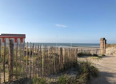 Aan het strand in een historisch ziekenhuis - 26