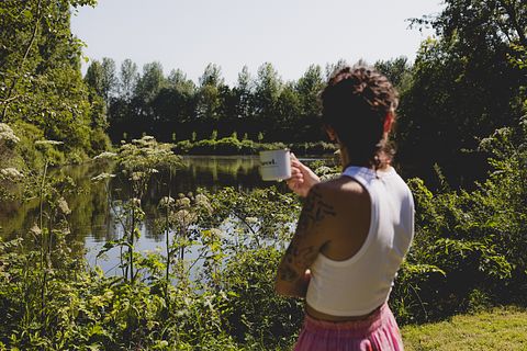 Tiny House aan een vijver in de Franse natuur - 2