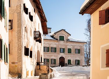 Geräumige Wohnung in denkmalgeschütztem Gebäude - 50