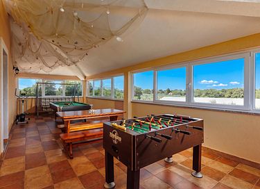 Large villa with private pool and spacious garden - 19
