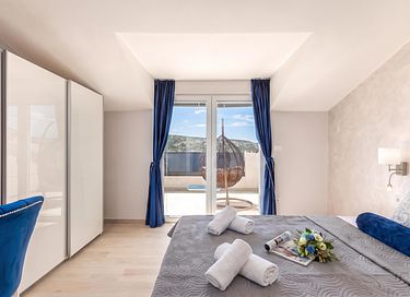 Spacious apartment with sea view and balcony - 12