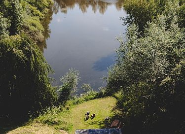 Tiny House in einem Wald und an einem See - 13