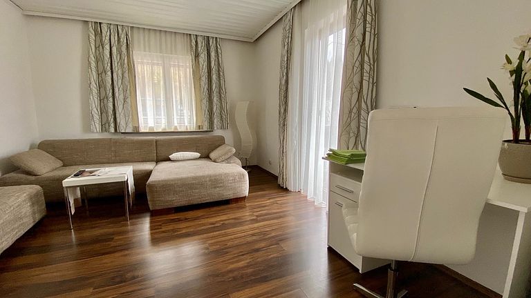 Modern appartement met bergzicht en balkon - 1