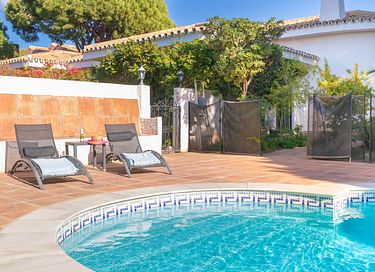 Large holiday home with private pool and garden - 5