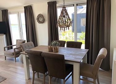 Waterfront vacation home for 6 people - 8