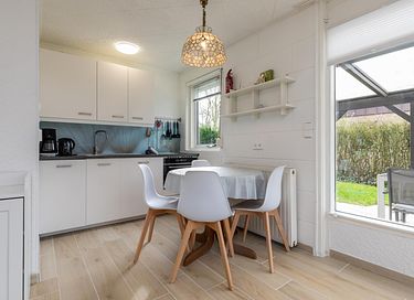 Vacation home near a large lake in Zeeland - 9