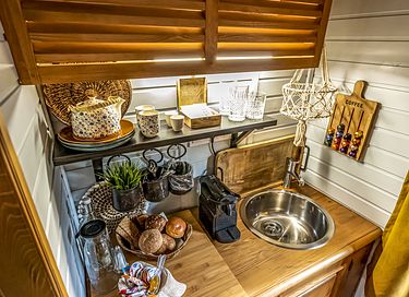 Unique circus wagon with jacuzzi and sauna - 8