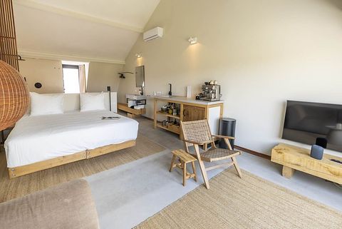Suite lumineuse avec baignoire spa et vues. - 4
