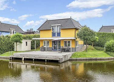 Vrijstaande 6-persoons bungalow aan het water