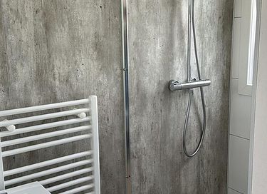 Logement de vacances moderne avec terrasse et vues - 14