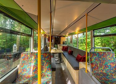 Uniek overnachten in een harmonica bus - 3