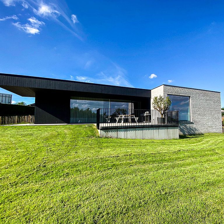 Komfortable Villa mit atemberaubender Aussicht - 1