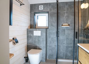 Stilvolle Lodge aus Holz in schöner Umgebung - 12