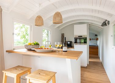 Prachtige pipowagen met veel privacy  - 8