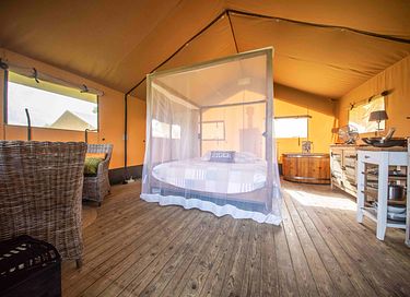Romantic safari tent with canopy bed (2p) - 4