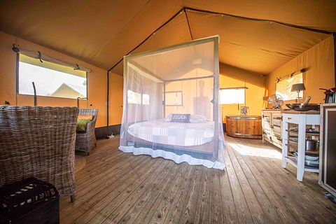 Romantic safari tent with canopy bed (2p) - 4