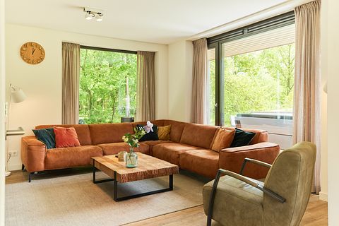 Luxury holiday home with private hot tub - 4