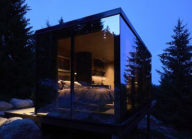 Breathtaking mirror house in Norway - 48