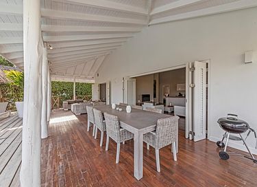 Tropische villa met grote tuin en zwembad - 14