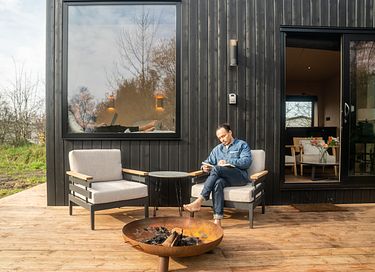 Sfeervolle houten cabin met terras