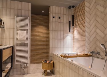 Luxury room with sea view and promenade - 11