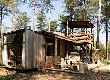 Maison unique dans la forêt avec bain à remous