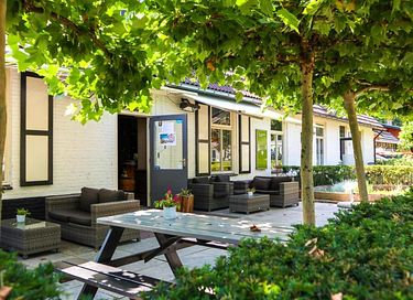 Knus Tiny House op een bosrijk vakantiepark - 16