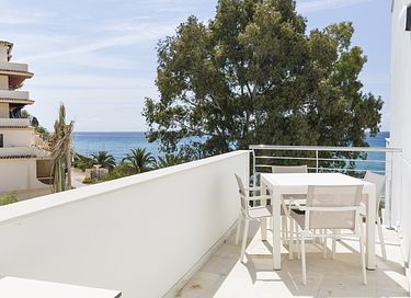 Luxury apartment with sea view on the beach