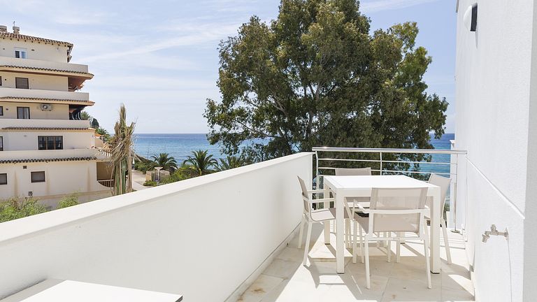 Luxury apartment with sea view on the beach - 1