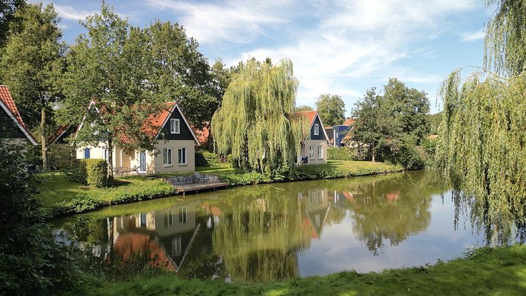 Vakantiehuis met sauna (6p) aan visvijver - 1