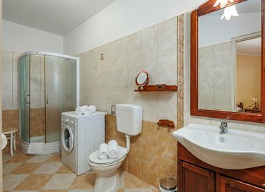 Large villa with private pool and spacious garden - 34