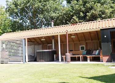 Holiday home with covered outdoor wellness - 21
