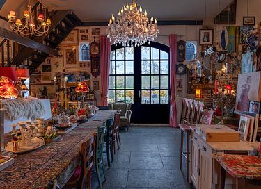 A Colorful Stay in a Historical Farmhouse - 5