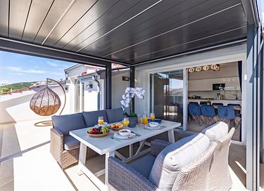 Spacious apartment with sea view and balcony - 39