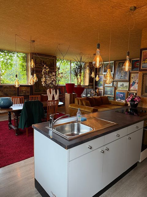 Artsy apartment with hot tub - 2