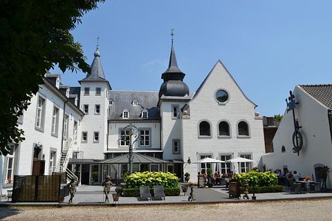 Staying the Night in an Old Castle Hotel - 2