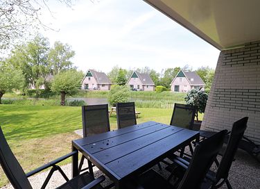 Detached waterfront bungalow - 30