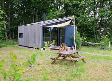 Hyggeligt tiny house med spabad midt i naturen